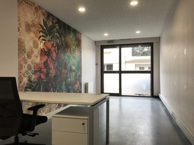 A louer à Louviers 5 bureaux partagés avec salle d'attente