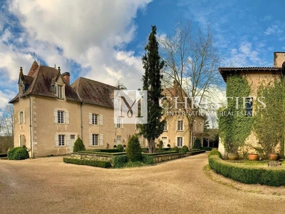 Castle for sale in Cherves-Châtelars, Nouvelle-Aquitaine