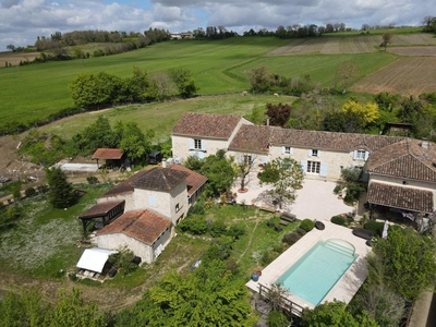 Maison de 16 pièces de luxe en vente à Condom, France