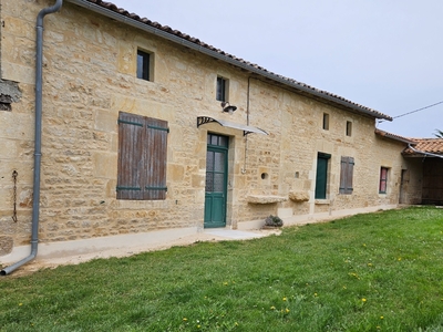 Maison de vacances rénovée dans un village calme des Deux-Sèvres