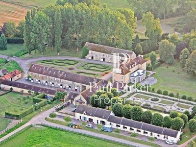 Prestigieux château de 1440 m2 en vente - Falaise, France