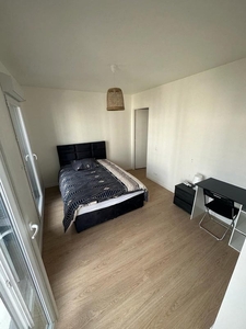 ----Appartement neuf 4 chambres en colocation----