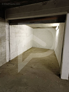 Garage fermé en sous -sol de 13 m² proche du centre historique