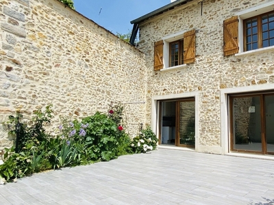 Maison de village 5 pièces de 121 m² à Saint-Fargeau-Ponthierry (77310)