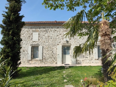 Gîte des coteaux, Classé 4 étoiles, maison ancienne restaurée, totalement indépendante, jardin privé au coeur du vignoble de Buzet entre Agen et Nérac