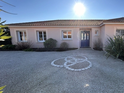 Maison traditionnelle 5 pièces de 141 m² à Luçon (85400)