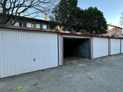 Parking/garage/box de 14 m² à Nîmes (30000)