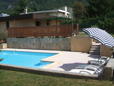 villa mitoyenne 60 m2, plain pied, 5 personnes, avec piscine privée, à Savines le lacs le Lac, au bord du lac de Serre-Ponçon, Hautes Alpes