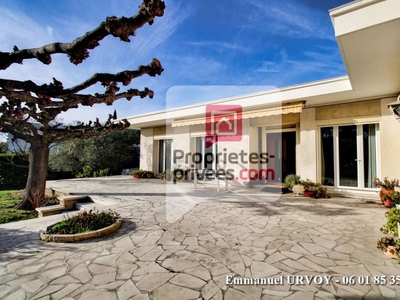 8 room luxury House for sale in Avignon, French Riviera