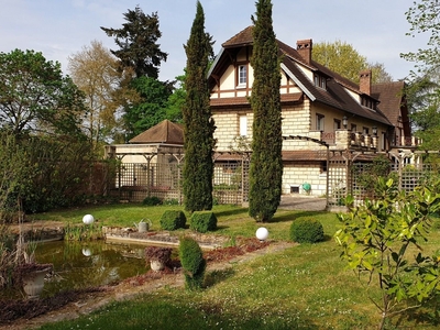 Maison 12 pièces de 340 m² à Breuilpont (27640)
