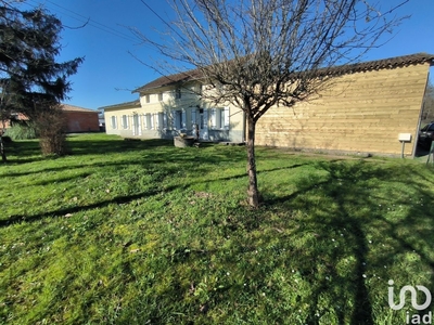 Maison 7 pièces de 195 m² à Savignac-de-l'Isle (33910)