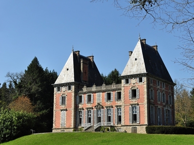 Le Château de la Montmarie, Olliergues (Puy de Dôme) : un lieu exceptionnel pour vos évènements privés, vos séminaires professionnels ou vos week-ends de détente.