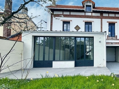 Vente maison 6 pièces 140 m² Saint-Maur-des-Fossés (94100)