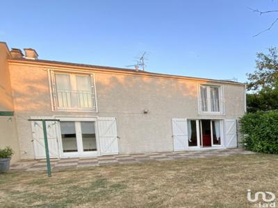 Maison 4 pièces de 92 m² à Saint-Pierre-lès-Nemours (77140)