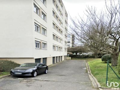 Parking/garage/box de 12 m² à Bois-d'Arcy (78390)