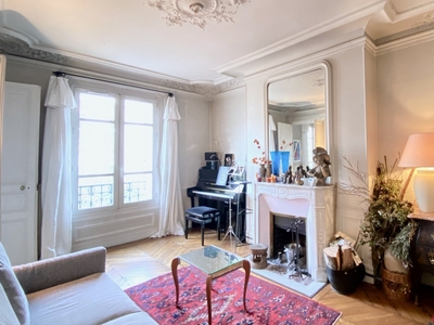 Appartement 3 pièces de 69 m² à Paris (75017)