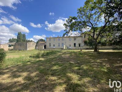Maison 8 pièces de 253 m² à Tonnay-Charente (17430)