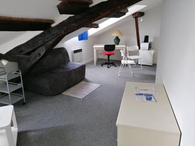 A Louer - Nantes Centre Ville - Appartement T1 Meuble De 17.57 M²