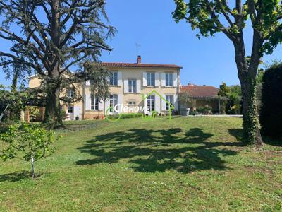 Maison de 10 pièces de luxe en vente à Lentilly, France