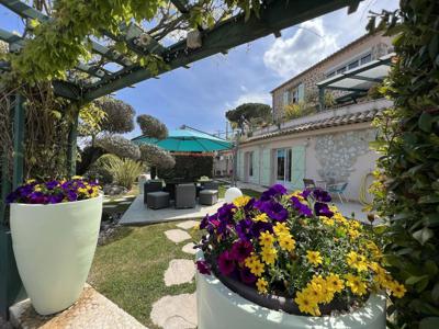Maison de luxe de 11 pièces en vente à Montauroux, Provence-Alpes-Côte d'Azur