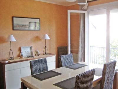 Appartement spacieux ensoleillé avec balcon et accès direct privatif à la plage (Finistère, Bretagne)