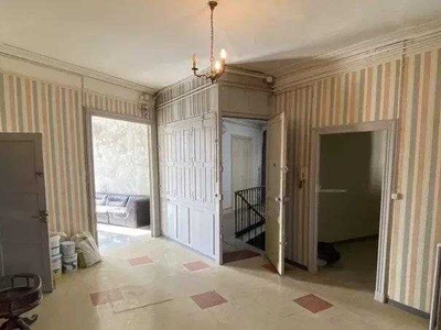 Appartement classique de style haussmannien de 3 chambres, à rénover, au coeur de Narbonne