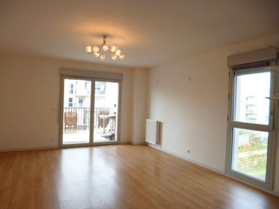 Location appartement 5 pièces 92.16 m²