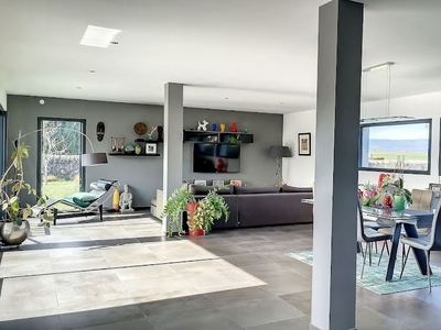 Vente maison 6 pièces 243 m²