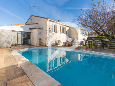 Maison individuelle de 154,64 m² - piscine, garage et cave.