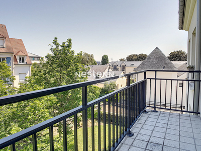 Montigny-le-bretonneux, Quartier Le Village: Studio de 24,71 m² avec balcon