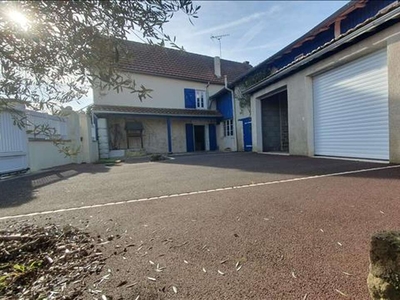 Vente maison 4 pièces 123 m² Ruffec (16700)