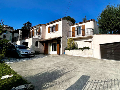 Vente maison 5 pièces 180 m² Cagnes-sur-Mer (06800)