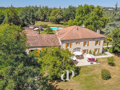 10 room luxury House for sale in Condom, Occitanie