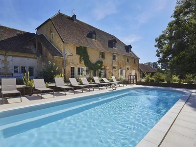 19 room luxury Hotel for sale in Vaux-sur-Poligny, Bourgogne-Franche-Comté