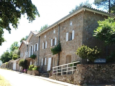Maison de luxe en vente à Saint-Étienne-de-Serre, Auvergne-Rhône-Alpes