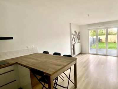 Appartement 2 pièces de 42 m² à Villeneuve-Saint-Denis (77174)