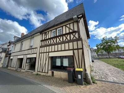 Prestigieux immeuble de rapport en vente à Beaufort-en-Vallée, Pays de la Loire