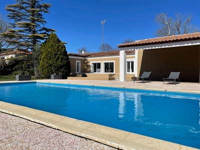 Magnifique villa de 200m2 sur 2200m2 de terrain avec piscine