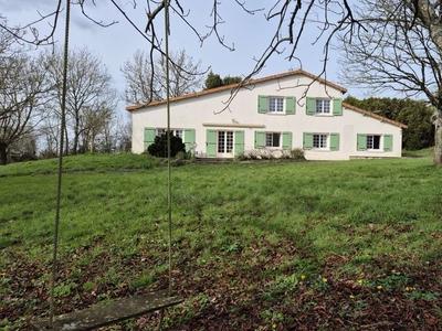 Vente maison 7 pièces 170 m² Moncoutant-sur-Sèvre (79320)