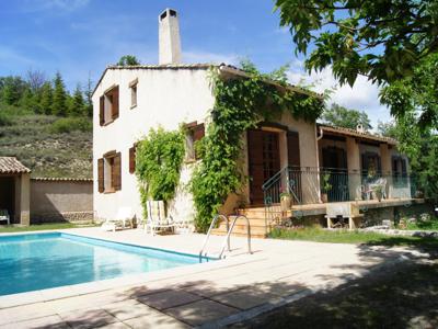 Villa Chanteloube, 6/7 personnes avec piscine privée et spa, idéal en famille, entre Provence et Verdon