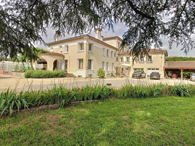 Villa de luxe de 13 pièces en vente Mirande, Occitanie