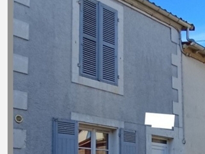 Vente maison 4 pièces 73 m² Saint-Maixent-l'École (79400)