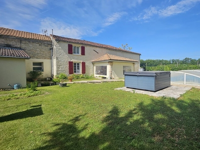 Vente maison 6 pièces 185 m² Romazières (17510)