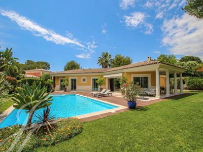 Villa de luxe de 5 pièces en vente Antibes, Provence-Alpes-Côte d'Azur