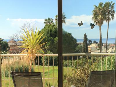 Grand appartement en résidence privée, piscine et vue mer, sur la Côte d'Azur