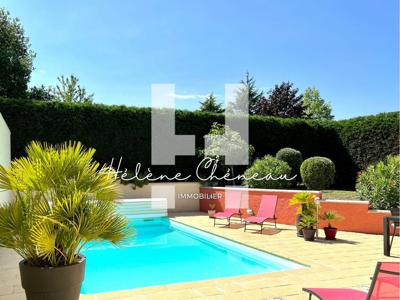 Maison de 6 chambres de luxe en vente à Saint-Cyr-sur-Loire, France