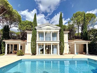 Villa de luxe de 8 pièces en vente Saint-Raphaël, Provence-Alpes-Côte d'Azur