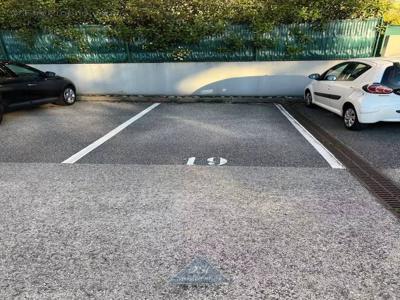 Dagneux place de parking en plain pied