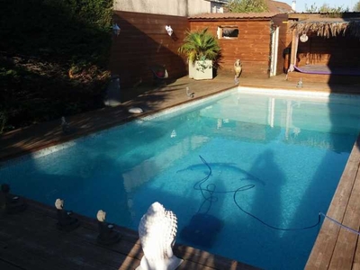 Grande villa zen avec piscine au calme