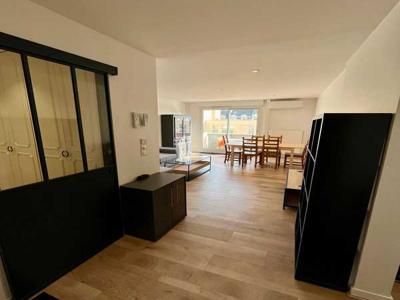 Les Cordeliers : Appartement meublé de type 2 rénové avec balcon, climatisation, parking et cave